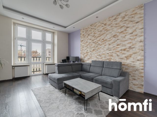 Pełen światła apartament w odrestaurowanej kamienicy - dwa balkony, piwnice, parking - Mieszkanie - Sprzedaż - Łódź, Polesie