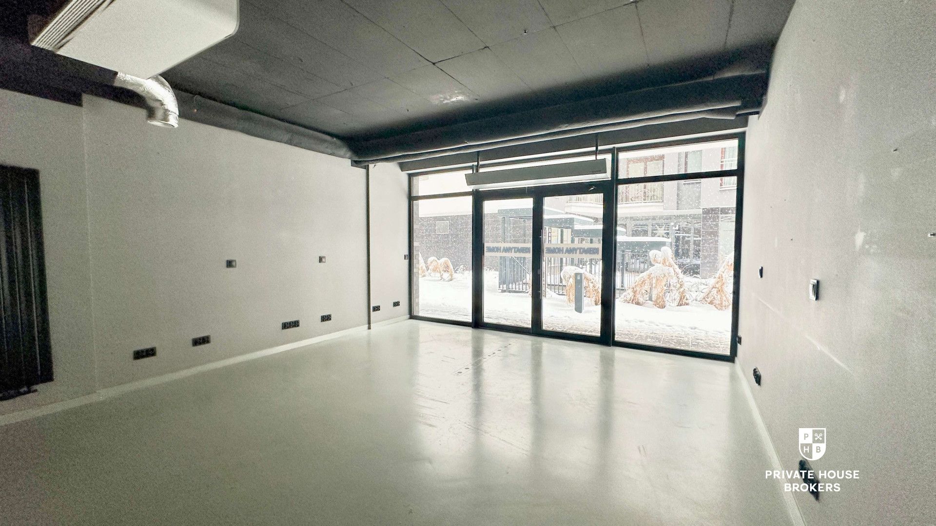 Lokal z witryną o powierzchni 97.4 m2, ul. Daszyńskiego/ Grzegórzecka - Lokal użytkowy - Wynajem - Kraków, Śródmieście / Grzegórzki