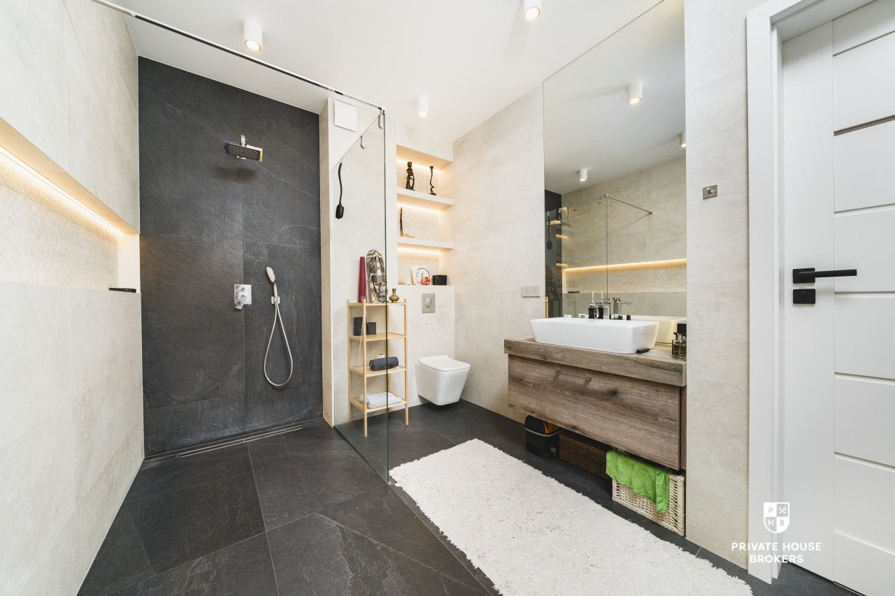 Funkcjonalne mieszkanie na trzech poziomach o powierzchni 117 m2 z wyjściem na prywatny ogród - Mieszkanie - Sprzedaż - Kraków, Podgórze / Swoszowice