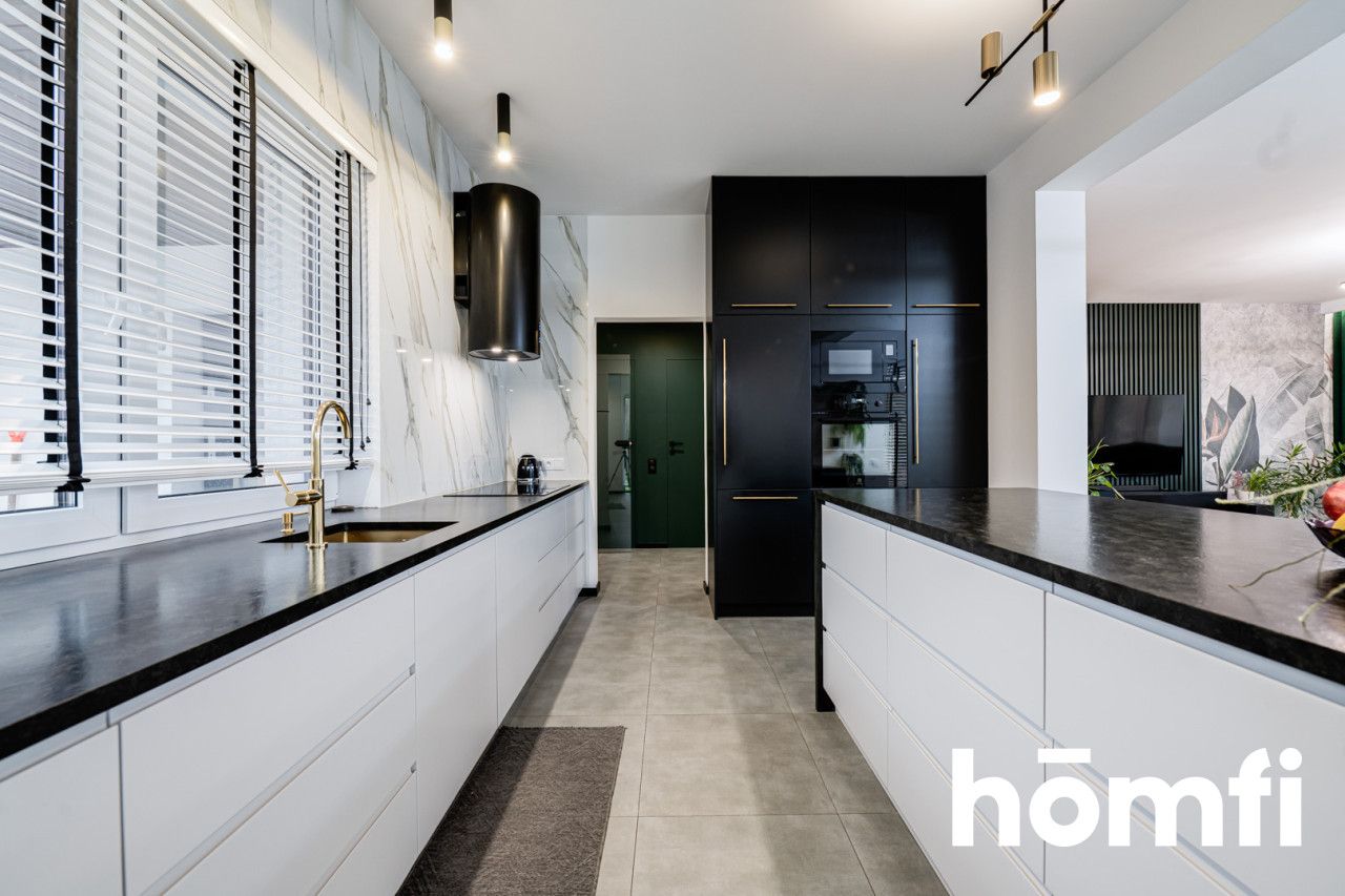 HOUSE WITH ITS OWN WATER 5100M2 OF PRIVATE SPACE - Дім - Продаж - Radom, Długojów Górny