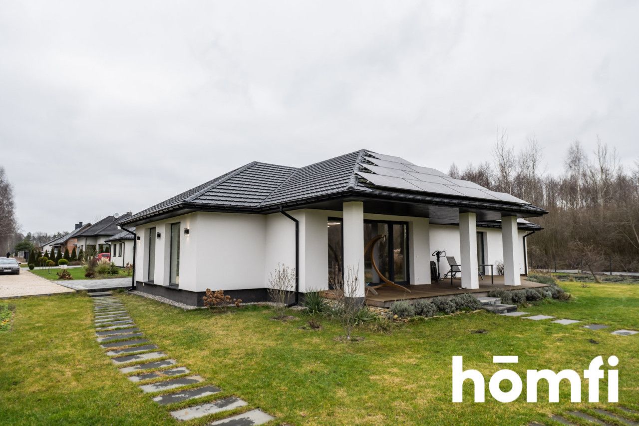 HOUSE WITH ITS OWN WATER 5100M2 OF PRIVATE SPACE - Дім - Продаж - Radom, Długojów Górny