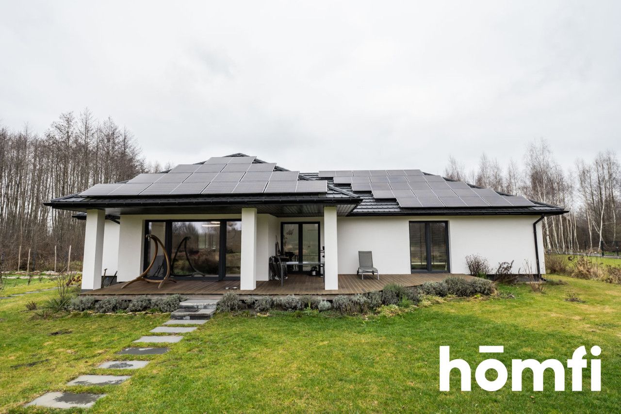 HOUSE WITH ITS OWN WATER 5100M2 OF PRIVATE SPACE - Дім - Продаж - Radom, Długojów Górny