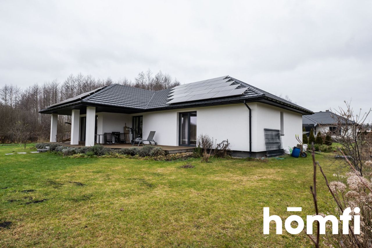 HOUSE WITH ITS OWN WATER 5100M2 OF PRIVATE SPACE - Дім - Продаж - Radom, Długojów Górny