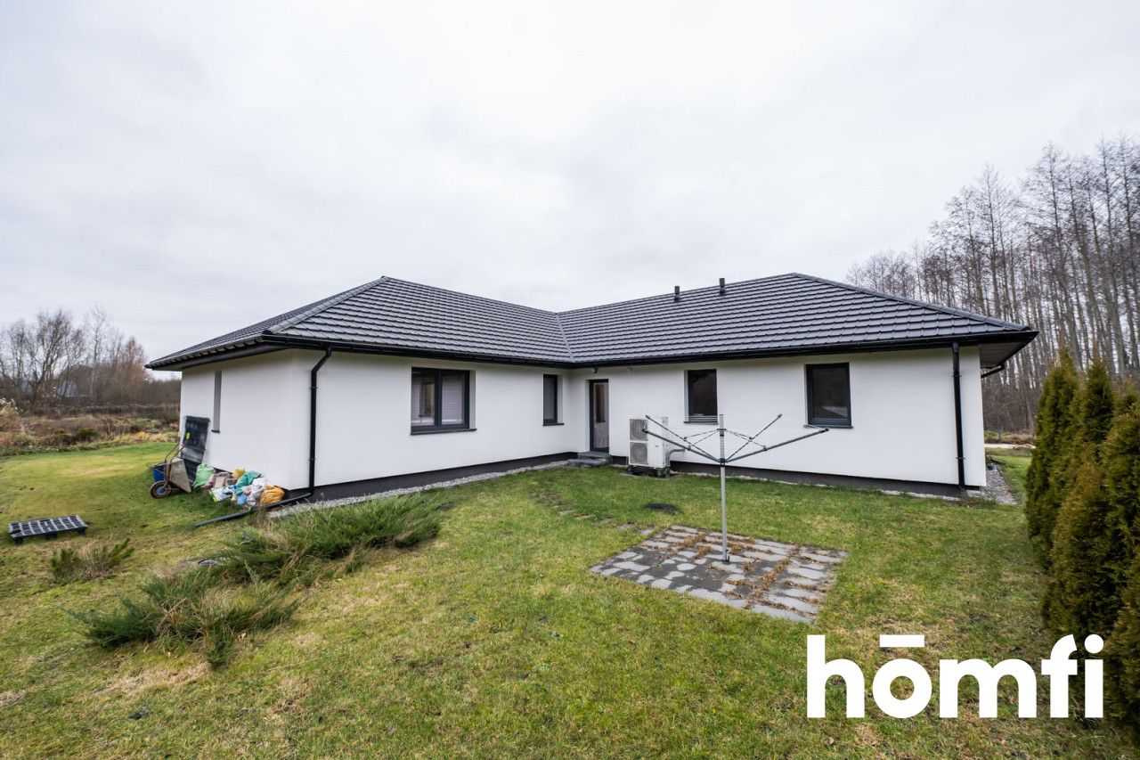 HOUSE WITH ITS OWN WATER 5100M2 OF PRIVATE SPACE - Дім - Продаж - Radom, Długojów Górny