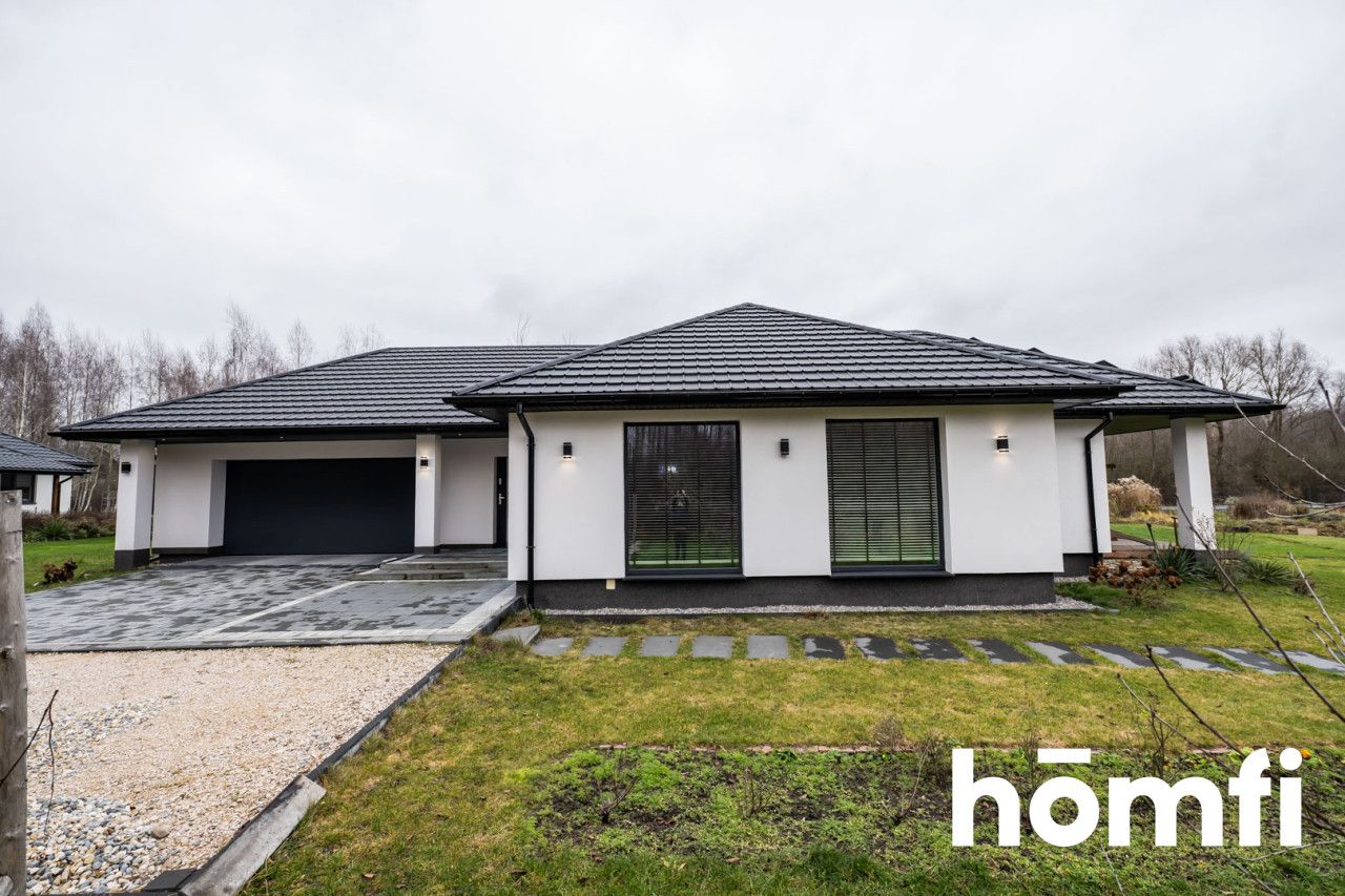 HOUSE WITH ITS OWN WATER 5100M2 OF PRIVATE SPACE - Дім - Продаж - Radom, Długojów Górny