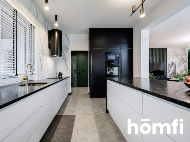 HOUSE WITH ITS OWN WATER 5100M2 OF PRIVATE SPACE - Дім - Продаж - Radom, Długojów Górny