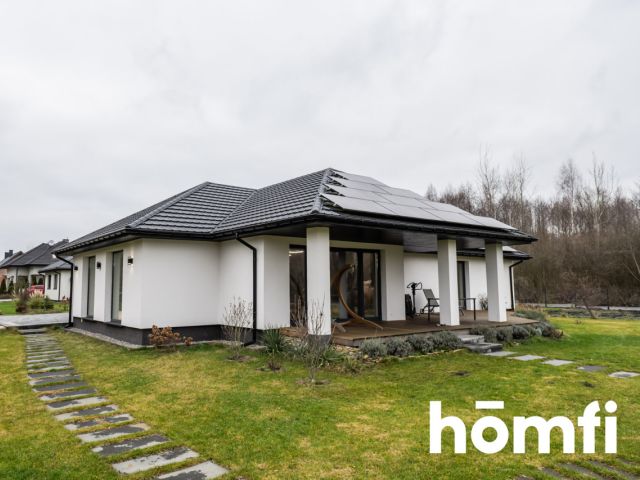 HOUSE WITH ITS OWN WATER 5100M2 OF PRIVATE SPACE - Дім - Продаж - Radom, Długojów Górny