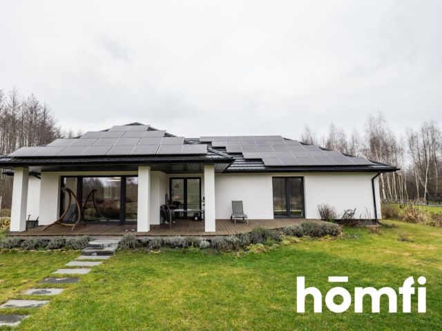 HOUSE WITH ITS OWN WATER 5100M2 OF PRIVATE SPACE - Дім - Продаж - Radom, Długojów Górny