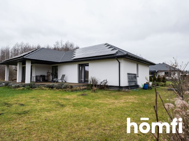 HOUSE WITH ITS OWN WATER 5100M2 OF PRIVATE SPACE - Дім - Продаж - Radom, Długojów Górny