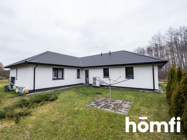 HOUSE WITH ITS OWN WATER 5100M2 OF PRIVATE SPACE - Дім - Продаж - Radom, Długojów Górny