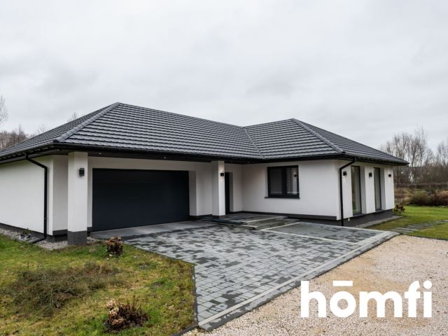 HOUSE WITH ITS OWN WATER 5100M2 OF PRIVATE SPACE - Дім - Продаж - Radom, Długojów Górny