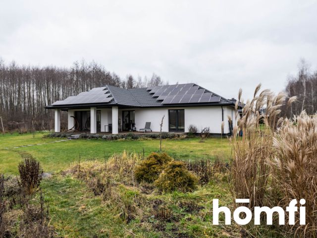 HOUSE WITH ITS OWN WATER 5100M2 OF PRIVATE SPACE - Дім - Продаж - Radom, Długojów Górny