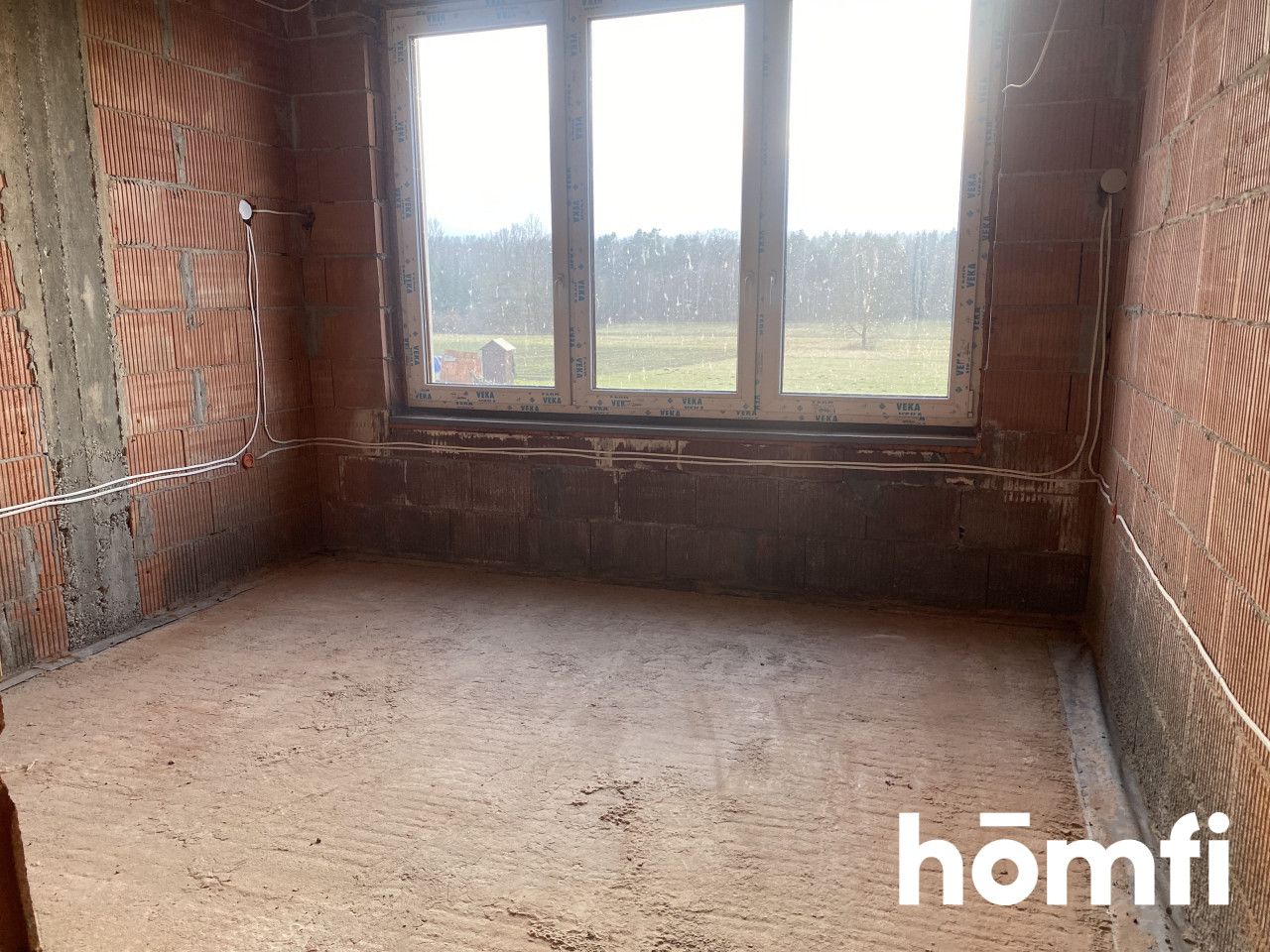 PIĘKNY PRZESTRONNY DOM Z BARDZO DUŻĄ DZIAŁKĄ - Dom - Sprzedaż - Kielecki, Morawica / Chmielowice