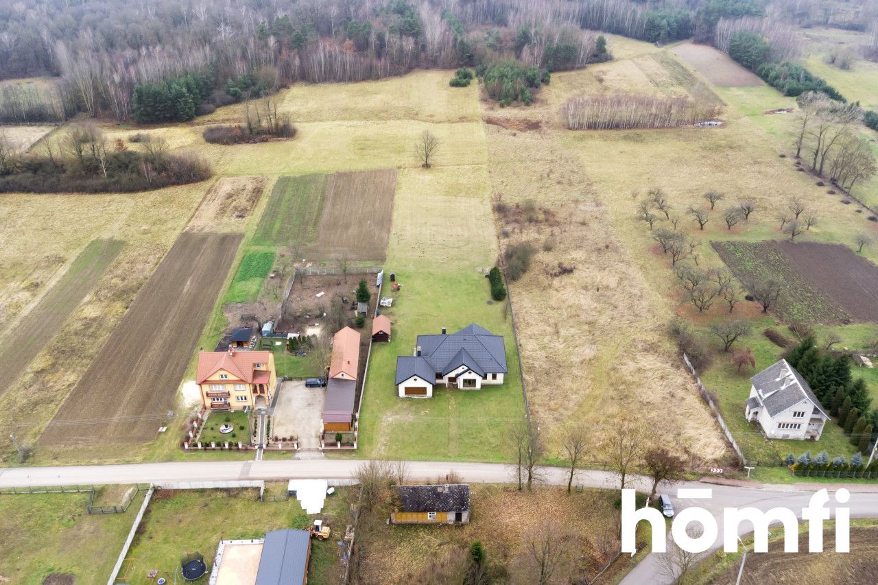 PIĘKNY PRZESTRONNY DOM Z BARDZO DUŻĄ DZIAŁKĄ - Dom - Sprzedaż - Kielecki, Morawica / Chmielowice