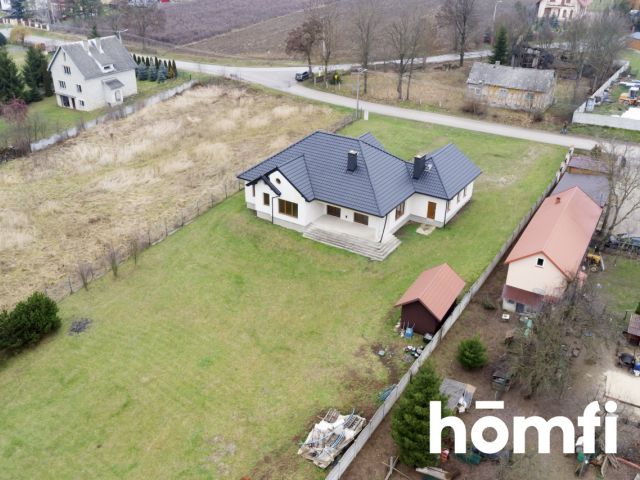 BEAUTIFUL SPACIOUS HOUSE WITH A VERY LARGE PLOT LOCATION - Дім - Продаж - Kielecki, Morawica / Chmielowice