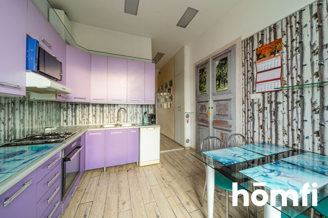 Stylowe 117,8 m² z piecem kaflowym i sztukateriami w sercu Łodzi - Mieszkanie - Sprzedaż - Łódź, Śródmieście