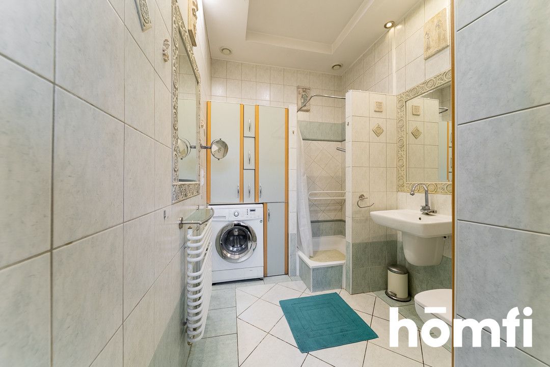 Stylowe 117,8 m² z piecem kaflowym i sztukateriami w sercu Łodzi - Mieszkanie - Sprzedaż - Łódź, Śródmieście