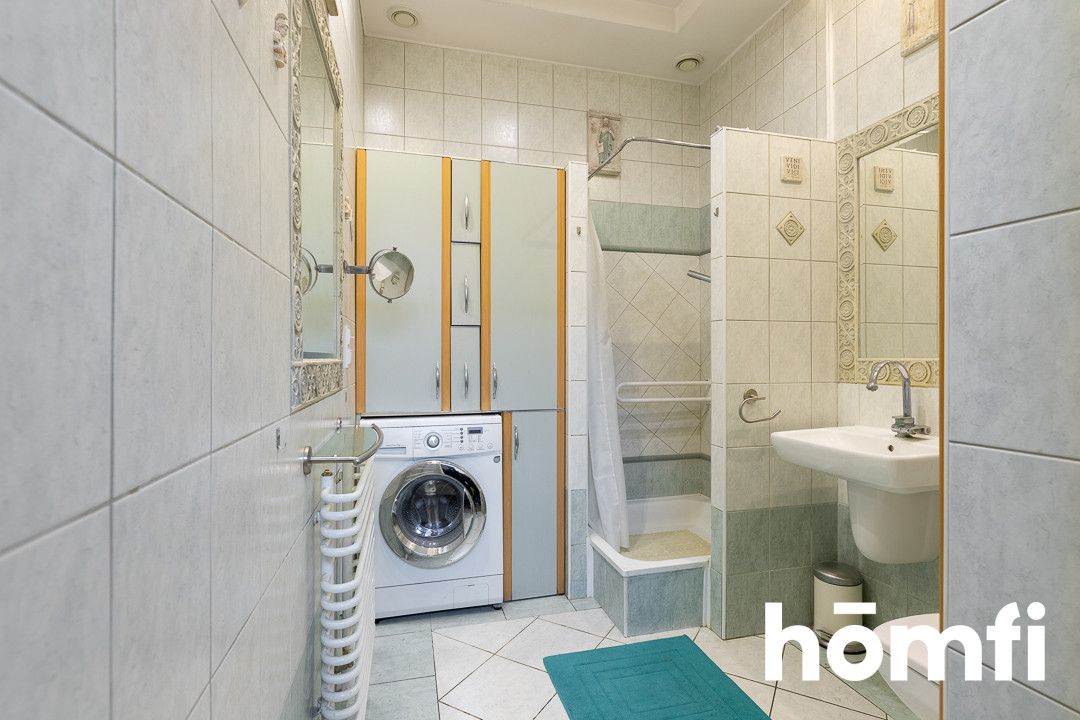 Stylowe 117,8 m² z piecem kaflowym i sztukateriami w sercu Łodzi - Mieszkanie - Sprzedaż - Łódź, Śródmieście