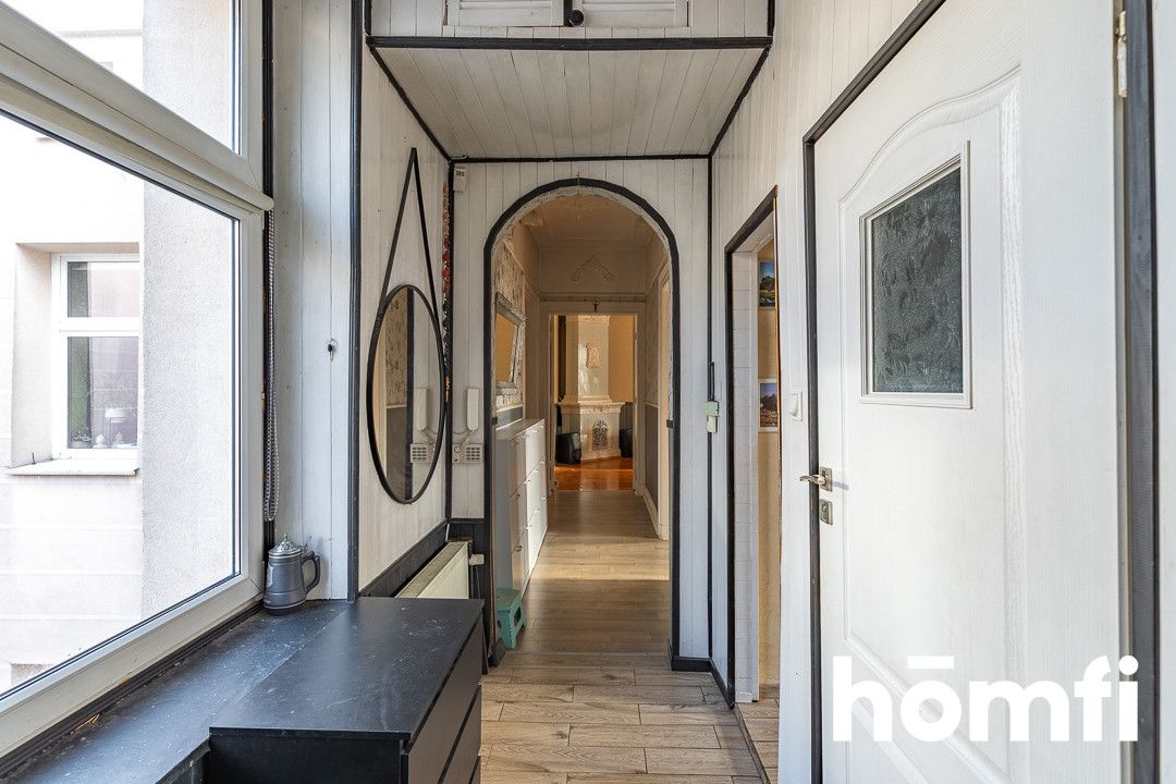 Stylowe 117,8 m² z piecem kaflowym i sztukateriami w sercu Łodzi - Mieszkanie - Sprzedaż - Łódź, Śródmieście