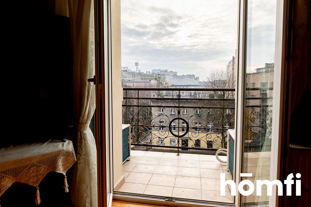 Stylowe 117,8 m² z piecem kaflowym i sztukateriami w sercu Łodzi - Mieszkanie - Sprzedaż - Łódź, Śródmieście