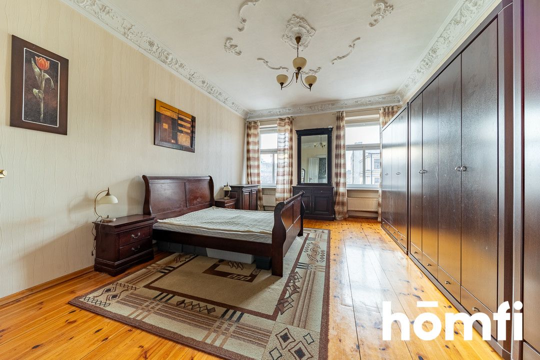Stylish 117.8 m² Home with Original Stucco & Tiled Stove - Apartment - Sale - Łódź, Śródmieście