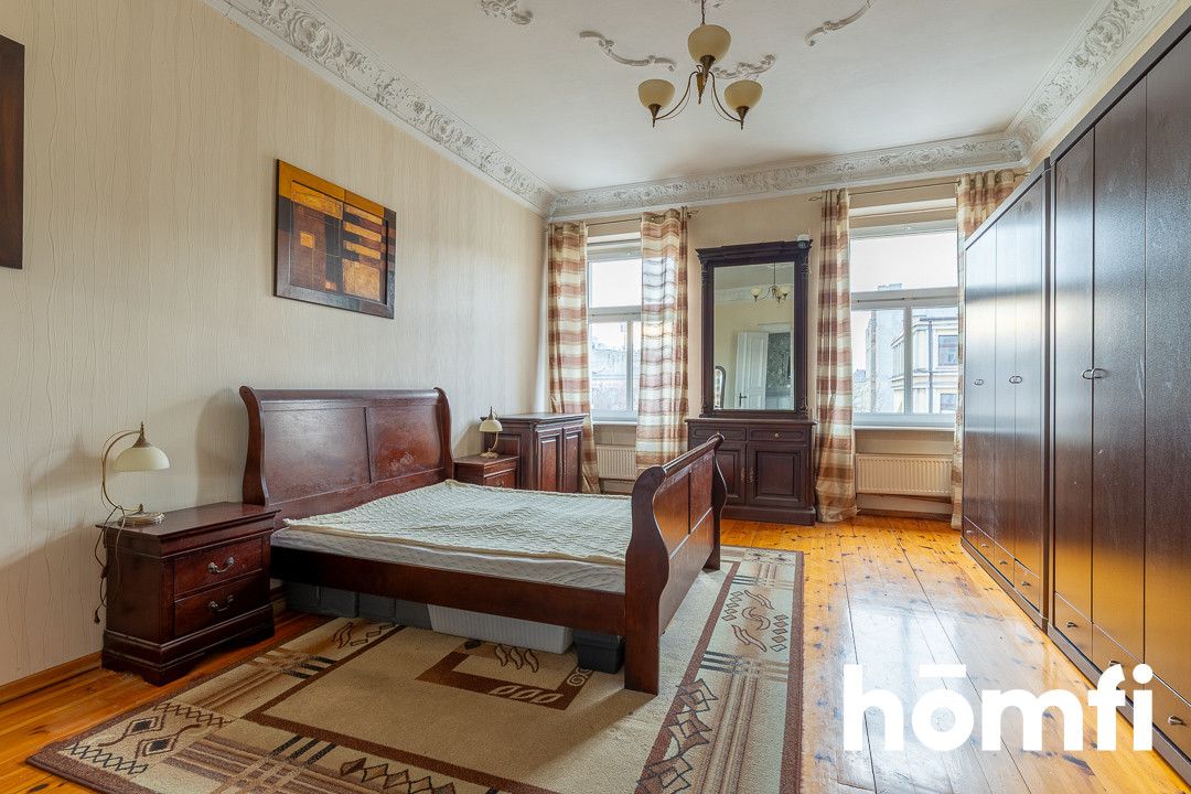 Stylish 117.8 m² Home with Original Stucco & Tiled Stove - Apartment - Sale - Łódź, Śródmieście