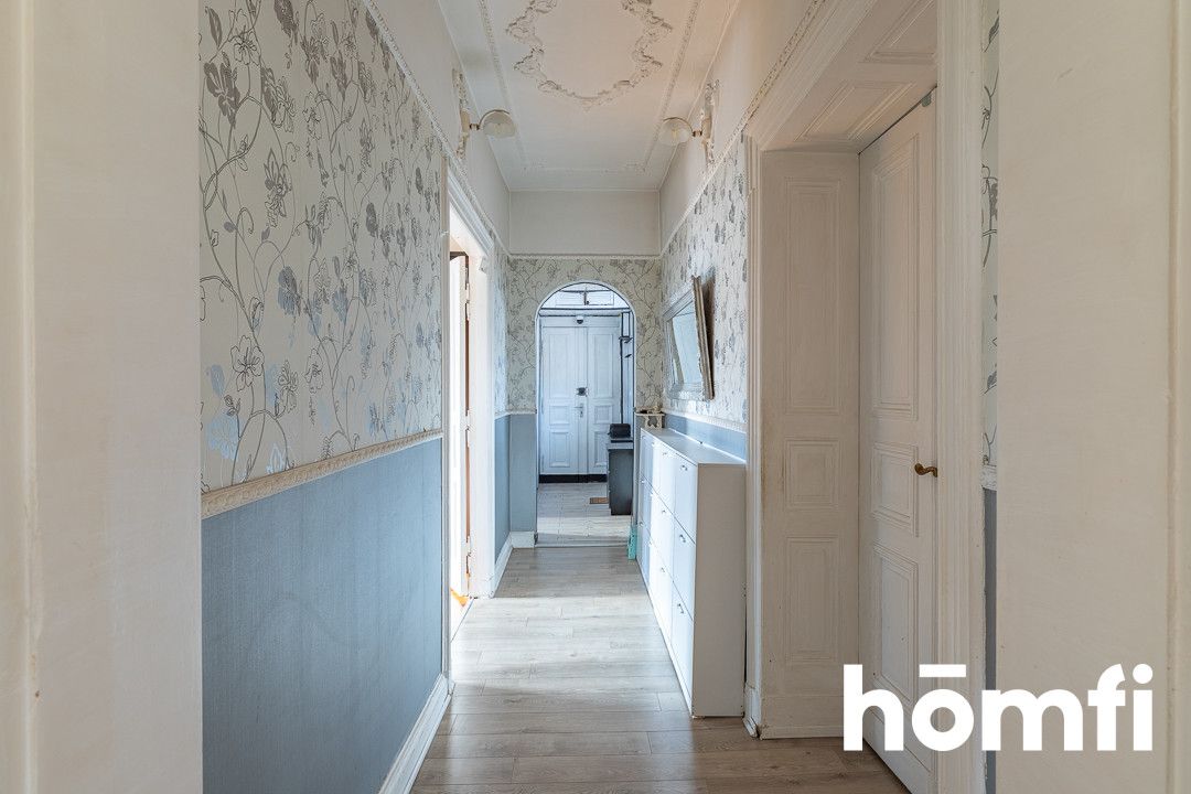Stylish 117.8 m² Home with Original Stucco & Tiled Stove - Квартира - Продаж - Łódź, Śródmieście