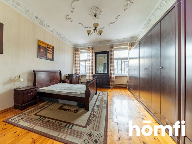 Stylish 117.8 m² Home with Original Stucco & Tiled Stove - Квартира - Продаж - Łódź, Śródmieście