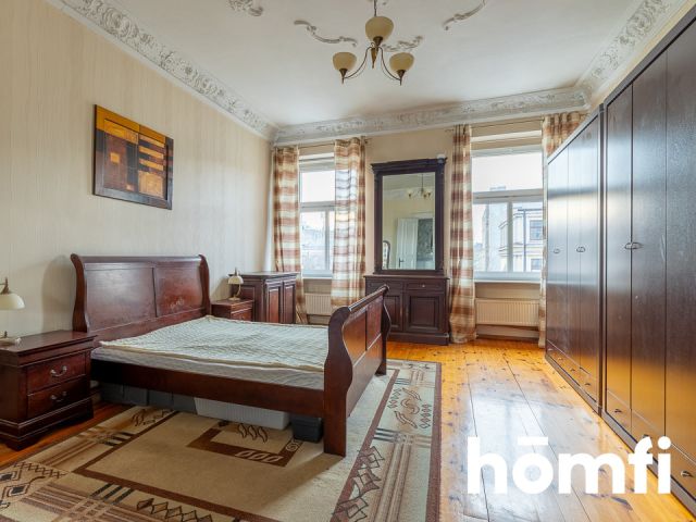 Stylish 117.8 m² Home with Original Stucco & Tiled Stove - Квартира - Продаж - Łódź, Śródmieście