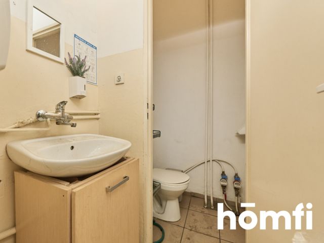 64 m2 premises with a display window, requiring renovation - Traugutta Street - Commercial premises - Sale - Wrocław, Krzyki