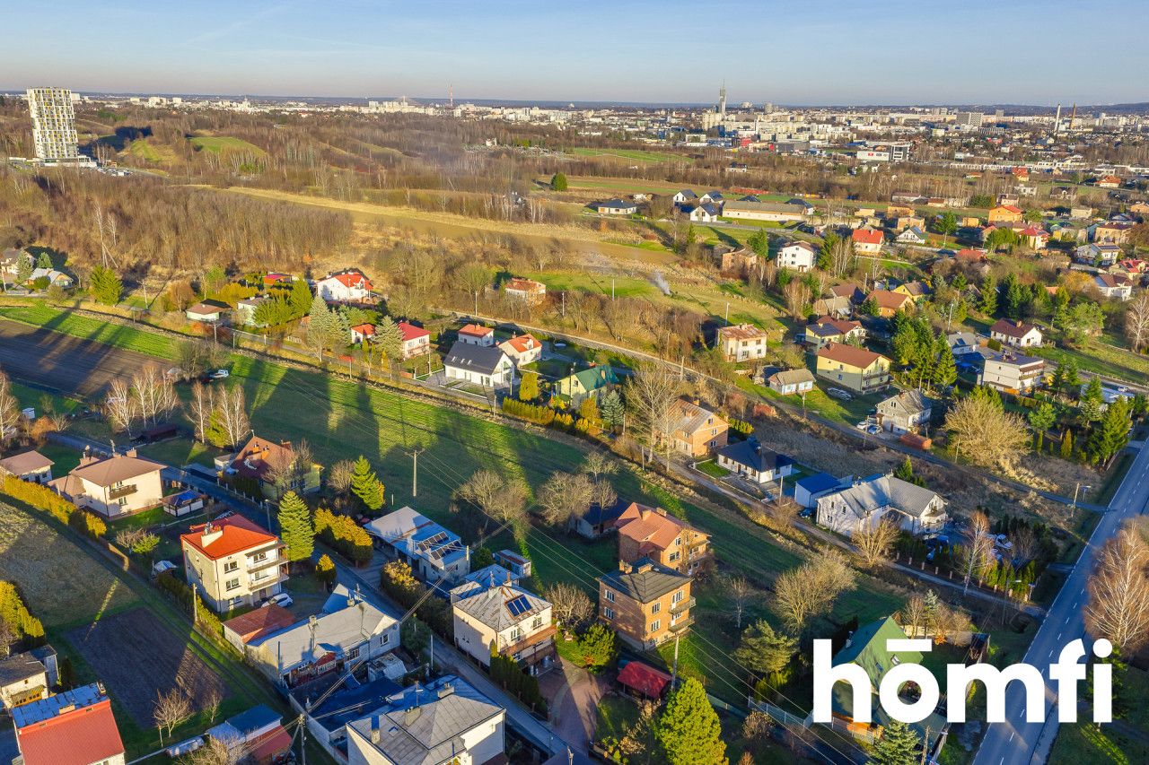 HOUSE FOR RENOVATION WITH INVESTMENT POTENTIAL - Дім - Продаж - Rzeszów, Zwięczyca