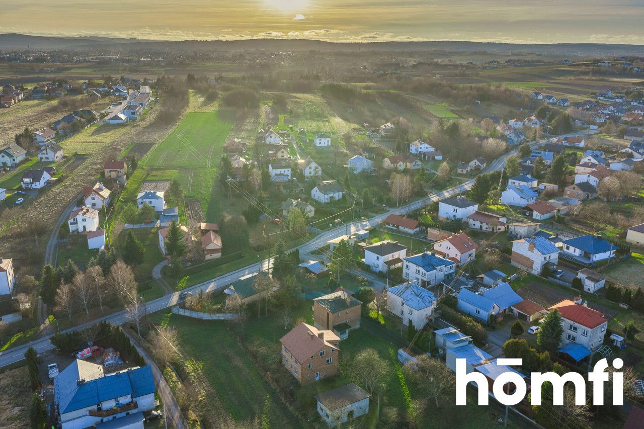 HOUSE FOR RENOVATION WITH INVESTMENT POTENTIAL - Дім - Продаж - Rzeszów, Zwięczyca