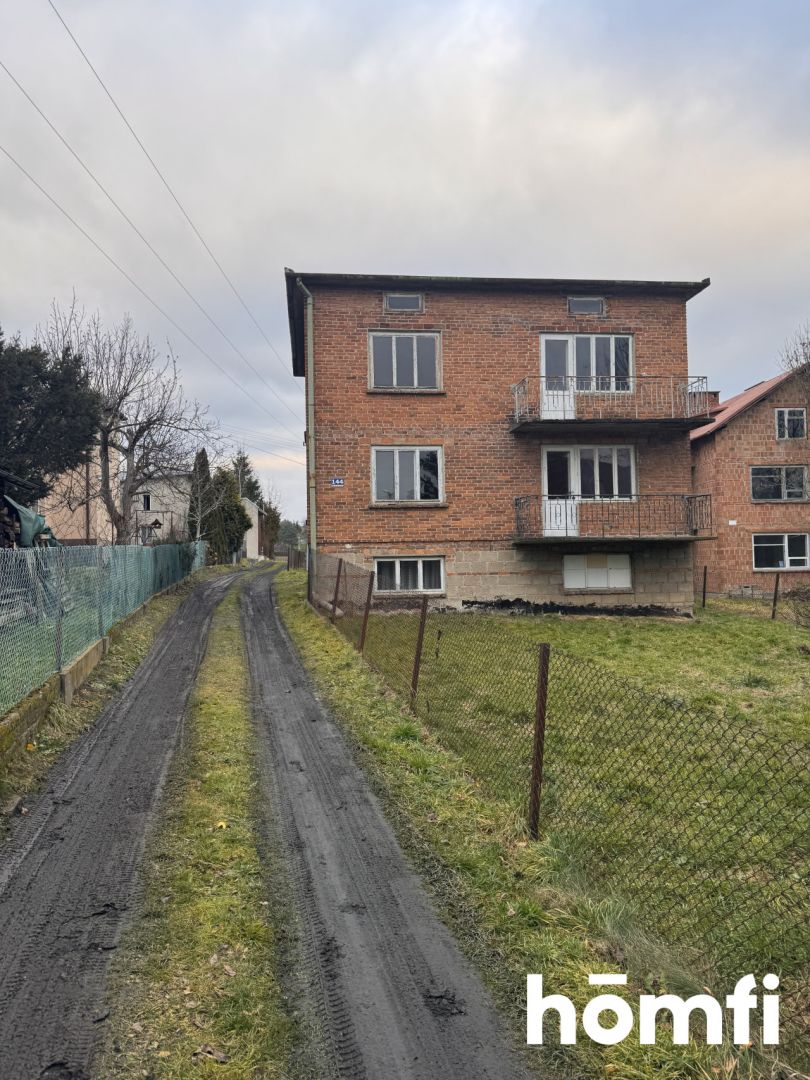 HOUSE FOR RENOVATION WITH INVESTMENT POTENTIAL - Дім - Продаж - Rzeszów, Zwięczyca