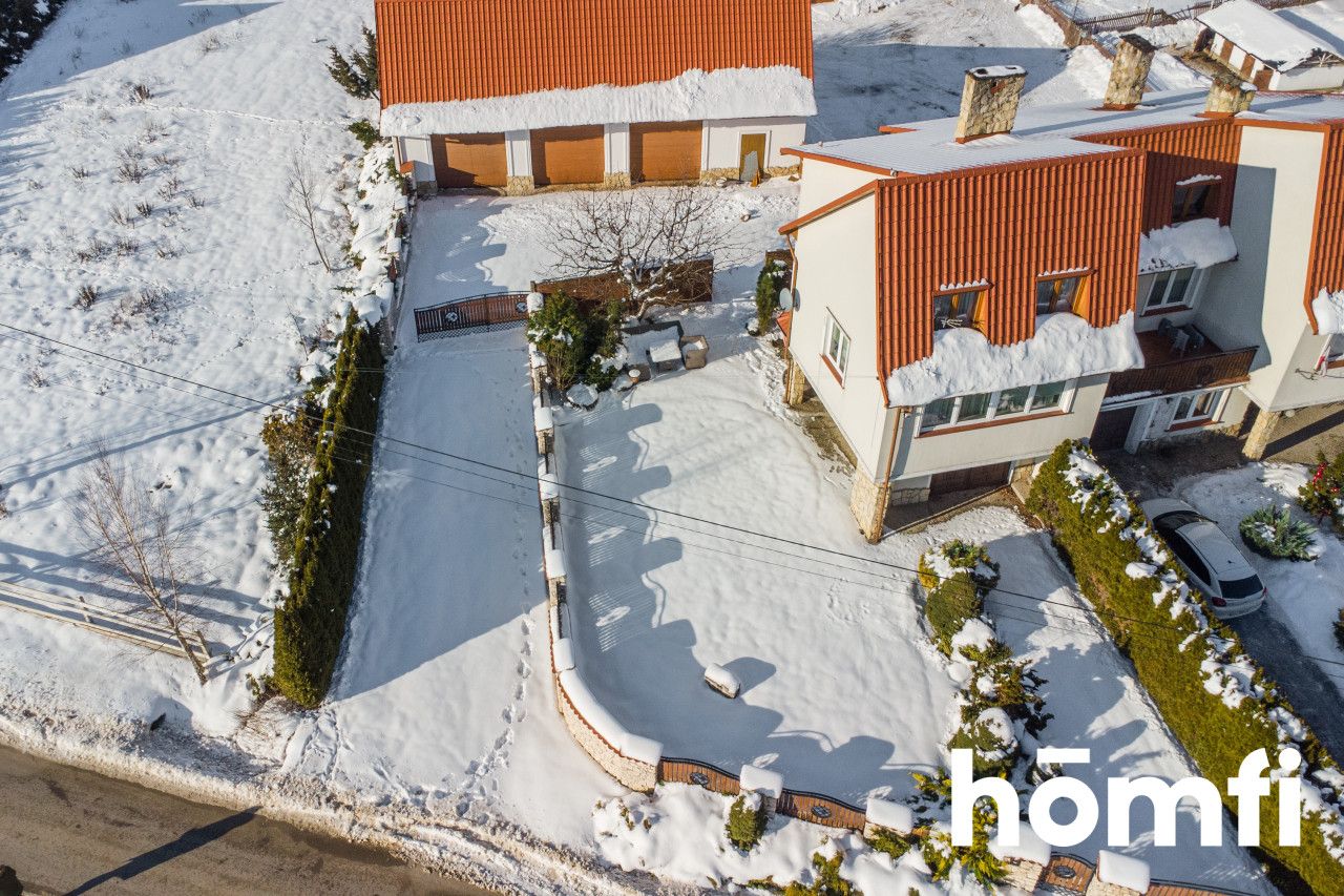 A COZY HOME IN THE HEART OF THE ŚWIĘTOKRZYSKIE MOUNTAINS - Дім - Продаж - Kielecki, Bieliny / Huta Nowa