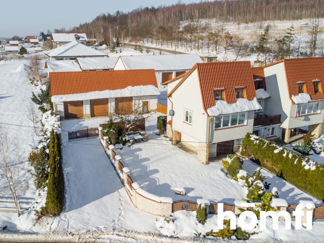 A COZY HOME IN THE HEART OF THE ŚWIĘTOKRZYSKIE MOUNTAINS - Дім - Продаж - Kielecki, Bieliny / Huta Nowa