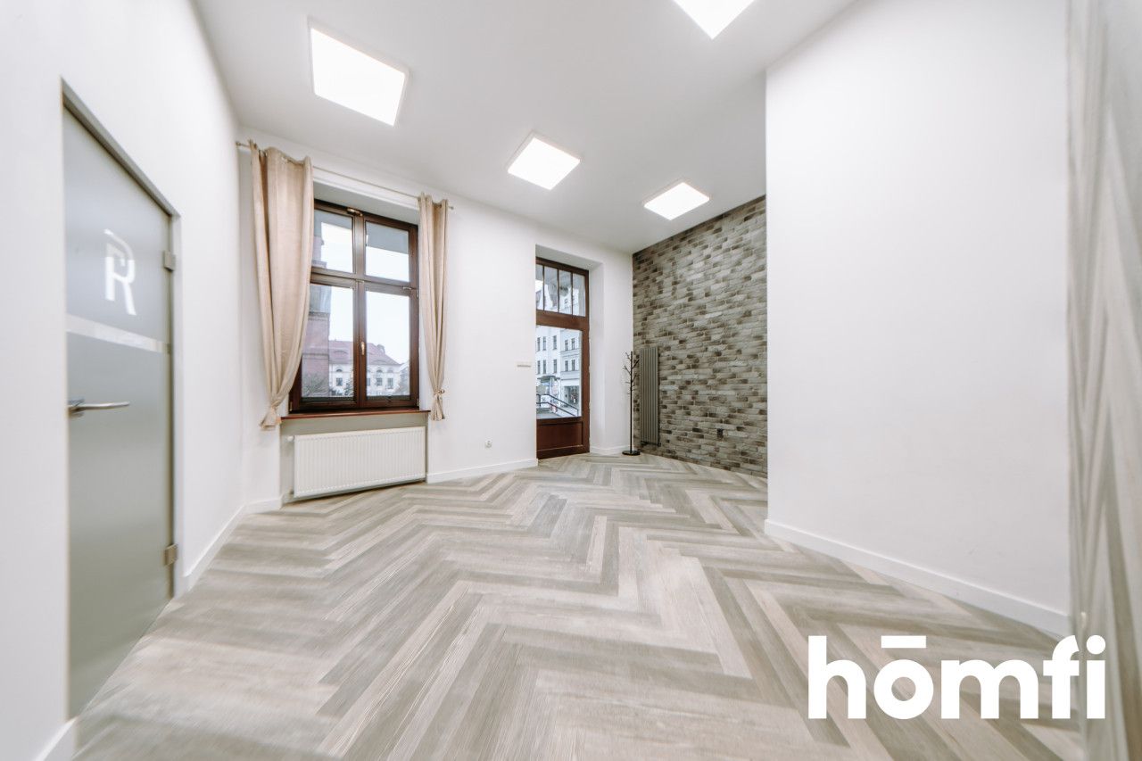 Commercial premises of 46 m² at Nowy Rynek in Toruń - Комерційне приміщення - Оренда - Toruń