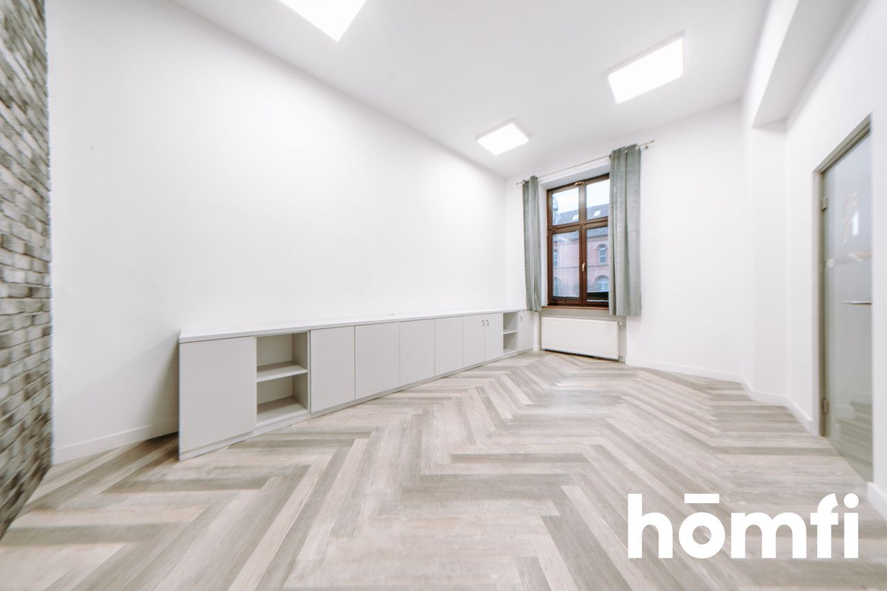 Commercial premises of 46 m² at Nowy Rynek in Toruń - Комерційне приміщення - Оренда - Toruń