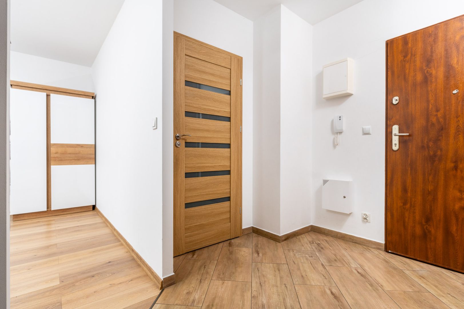 FOR RENT!! SPACIOUS STUDIO WITH A GARDEN Additionally, a parking space included / AVIA / CZYŻYNY - Квартира - Оренда - Kraków, Nowa Huta / Czyżyny