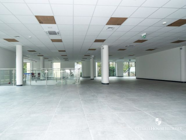 A unique space for your business - an intimate office building at al. John Paul - Commercial premises - Rent - Kraków, Nowa Huta / Czyżyny
