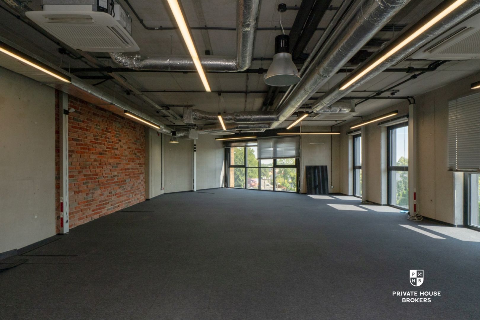 A unique space for your business - an intimate office building at Lubostroń street - Commercial premises - Rent - Kraków, Ruczaj