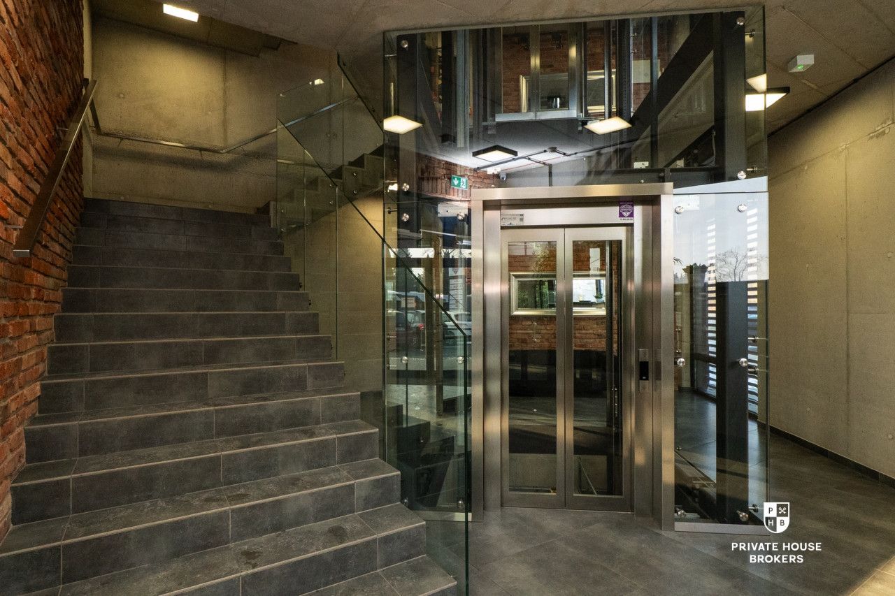 A unique space for your business - an intimate office building at Lubostroń street - Commercial premises - Rent - Kraków, Ruczaj
