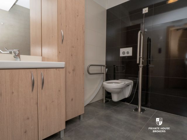 A unique space for your business - an intimate office building at Lubostroń street - Commercial premises - Rent - Kraków, Ruczaj