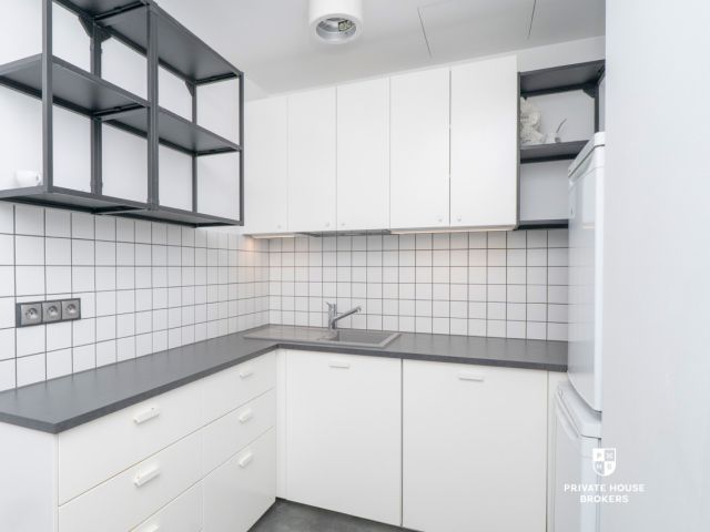 A unique space for your business - an intimate office building at Lubostroń street - Commercial premises - Rent - Kraków, Ruczaj