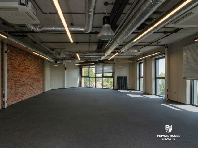 A unique space for your business - an intimate office building at Lubostroń street - Commercial premises - Rent - Kraków, Ruczaj