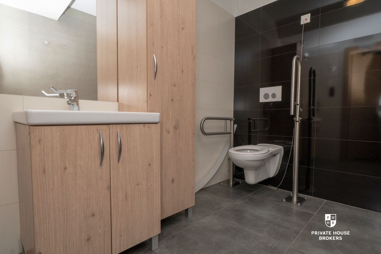 A unique space for your business - an intimate office building at Lubostroń street - Commercial premises - Rent - Kraków, Ruczaj