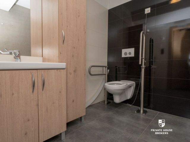 A unique space for your business - an intimate office building at Lubostroń street - Commercial premises - Rent - Kraków, Ruczaj