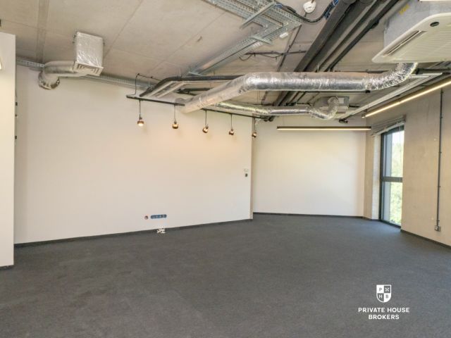 A unique space for your business - an intimate office building at Lubostroń street - Commercial premises - Rent - Kraków, Ruczaj