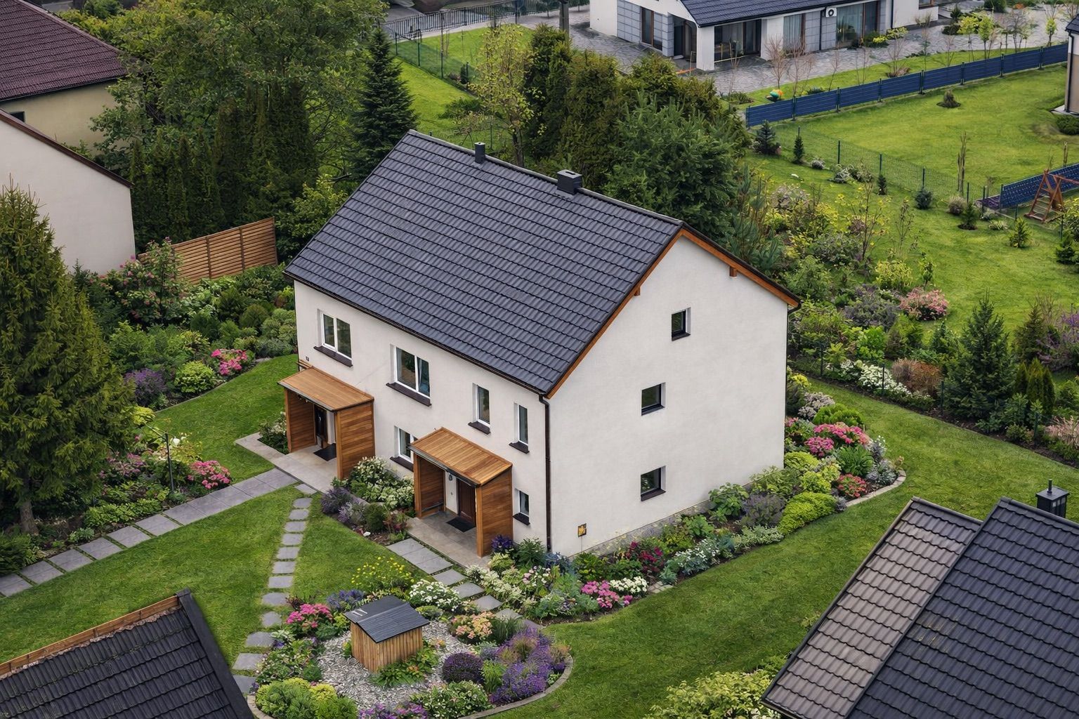 SINGLE-FAMILY HOUSE IN A QUIET NEIGHBORHOOD IN NEED OF RENOVATION - Дім - Продаж - Wielicki, Niepołomice