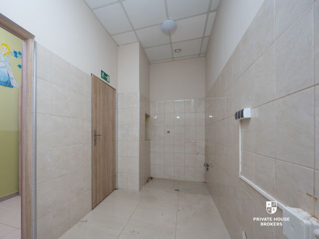 Funkcjonalny lokal na sprzedaż z witryną w Zabierzowie - Lokal użytkowy - Sprzedaż - Krakowski, Zabierzów