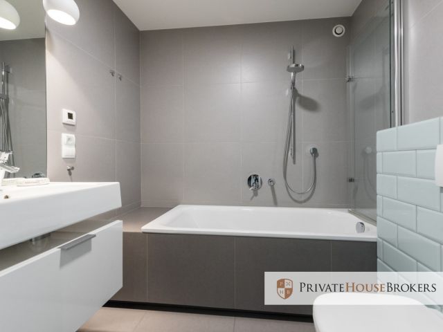 Spacious 2-bedroom apartment with the view of the Wawel Castle - Квартира - Оренда - Kraków, Śródmieście / Stare Miasto